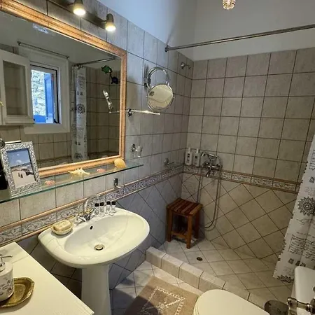 Scenic Stylish 2 Bd House Facing The Sea 別荘 *
